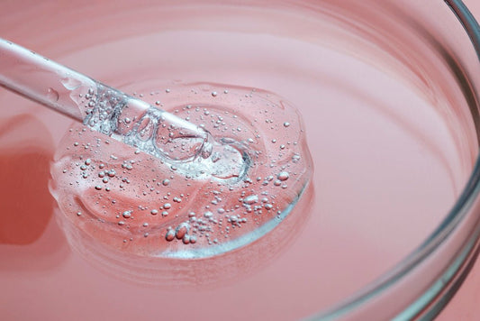 Acide hyaluronique : L'ingrédient indispensable pour une peau hydratée et rajeunie