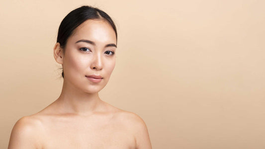 Rétinol et acide hyaluronique : le duo anti-âge de la gamme RED Hada Labo Tokyo